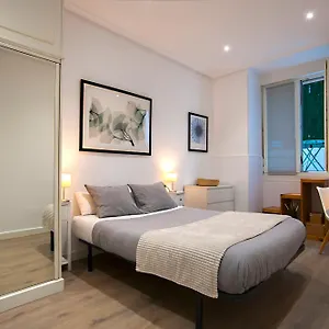 Donostia, A Pocos Pasos De La Playa De La Concha. Apartment